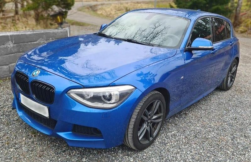 "estoril blue" Begagnad 2014 BMW 116 Halvkombi | 98 000 kr (Marknadspris) - Bild 1/4