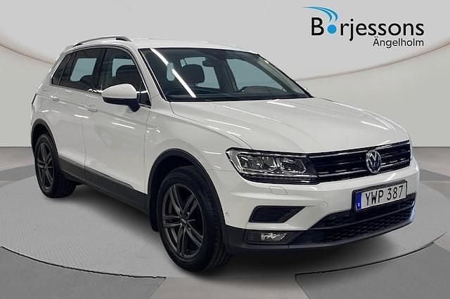 Vit Begagnad 2018 VW Tiguan Comfortline SUV | 199 000 kr (Superpris) - Bild 1/4