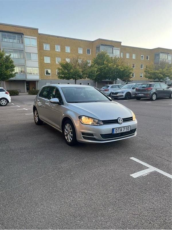 Silver Begagnad 2015 VW Golf VII Halvkombi | 101 000 kr (Marknadspris) - Bild 1/3