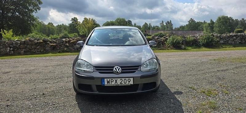 Begagnad 2005 VW Golf IV Halvkombi | 33 000 kr (Marknadspris) - Bild 1/4