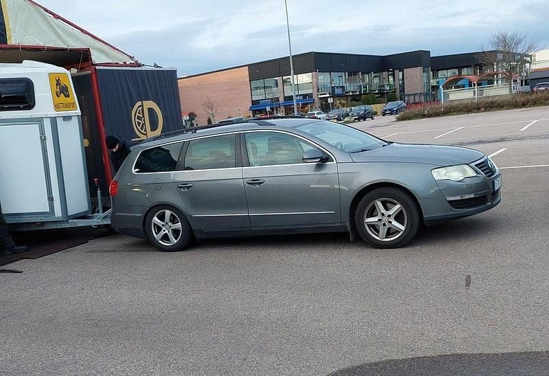 Grå Begagnad 2006 VW Passat Comfortline Kombi | 15 000 kr (Bra pris) - Bild 1/1