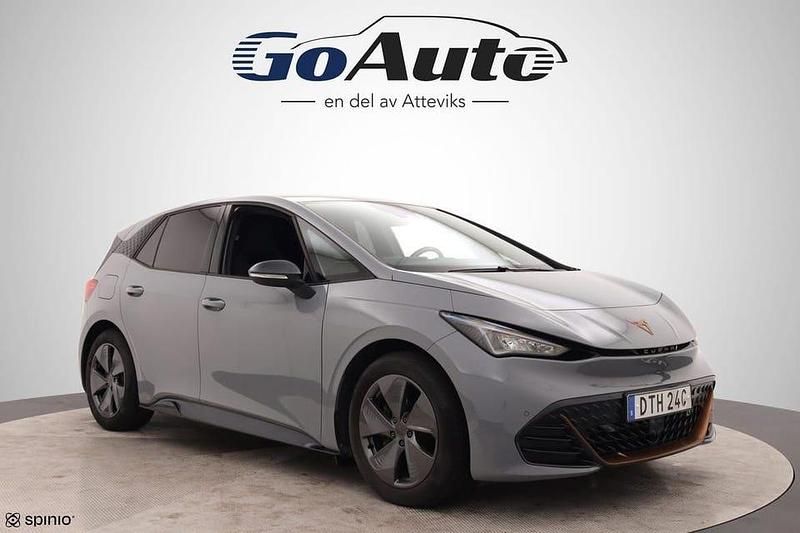 Ljusgrå (grå) Begagnad 2022 Cupra Born Halvkombi | 239 500 kr (Marknadspris) - Bild 1/4