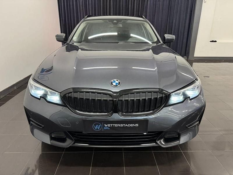 Begagnad BMW 330 Sport Line 292 HK (214 kW) 2021 Mineralgrå metallic Kombi