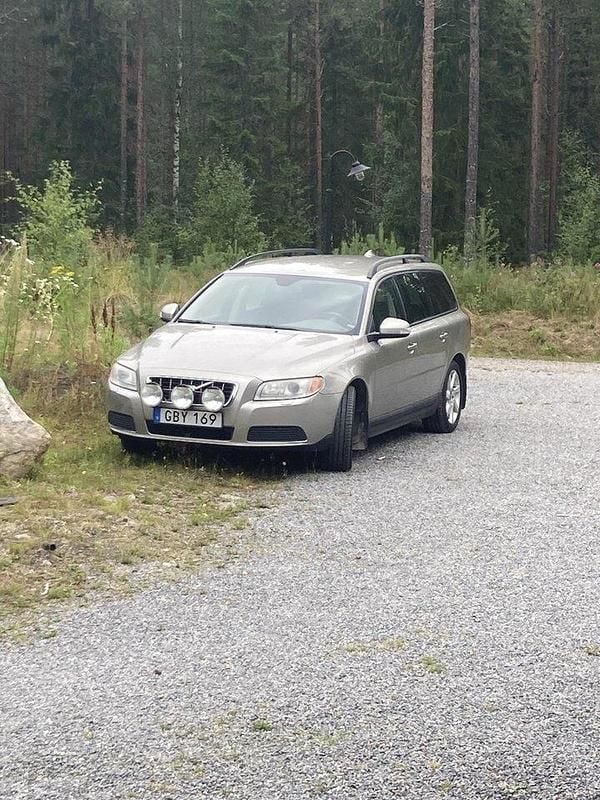 Brun Begagnad 2008 Volvo V70 Kinetic Kombi | 37 000 kr (Marknadspris) - Bild 1/1