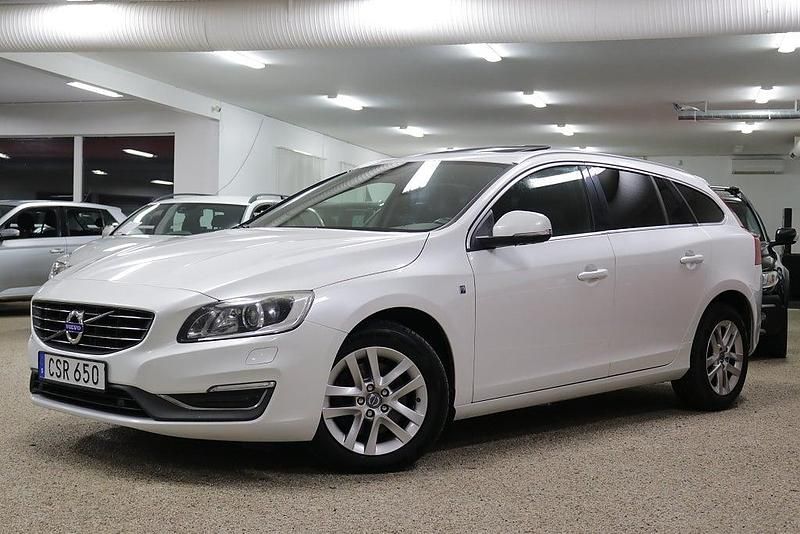 Vit Begagnad 2015 Volvo V60 Ocean Race Kombi | 134 900 kr - Bild 1/4