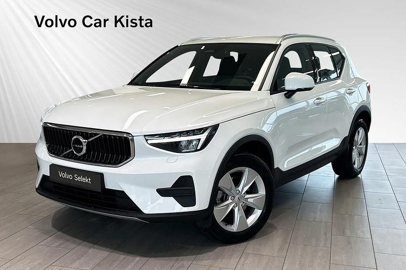 Vit Begagnad 2024 Volvo XC40 Core SUV | 399 800 kr (Marknadspris) - Bild 1/3