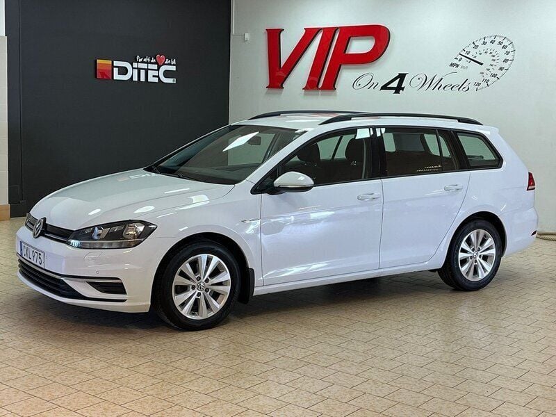 Vit Begagnad 2018 VW Golf VII Kombi | 174 800 kr (Marknadspris) - Bild 1/4