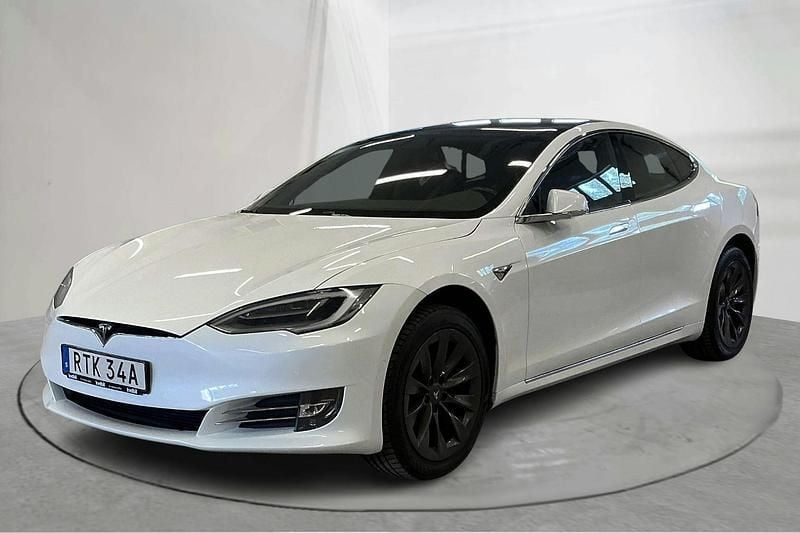 Vit Begagnad 2020 Tesla Model S Sedan | 310 000 kr (Marknadspris) - Bild 1/4