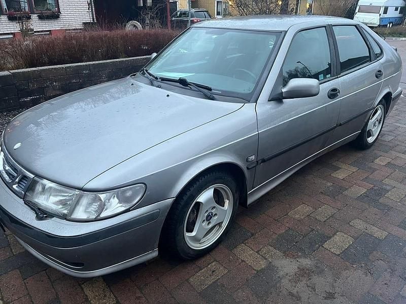 Begagnad 2001 Saab 9-3 | 20 000 kr (Marknadspris) - Bild 1/2