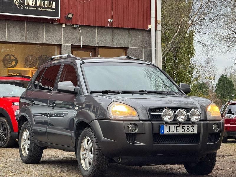 Grå Begagnad 2006 Hyundai Tucson SUV | 33 000 kr (Marknadspris) - Bild 1/4