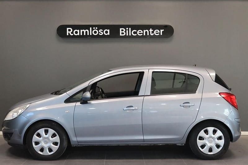 Begagnad Opel Corsa 81 HK (59 kW) 2009 Grå Halvkombi