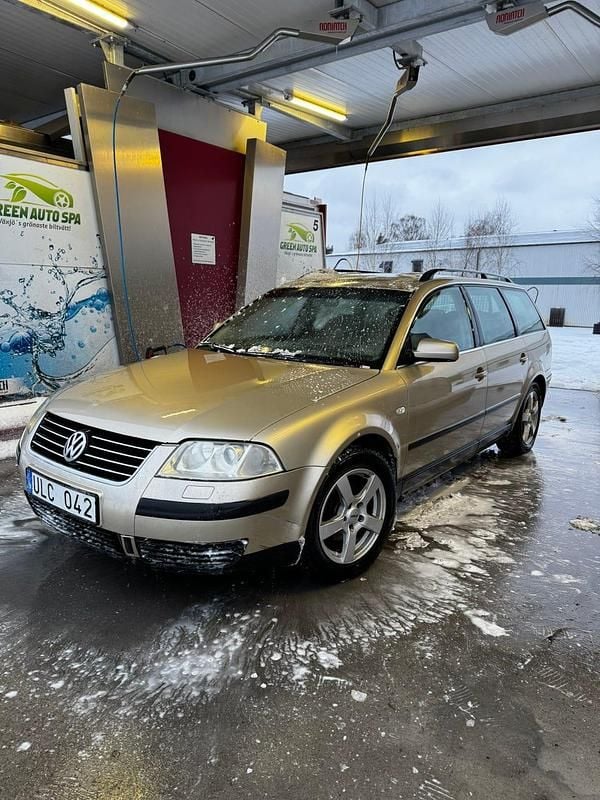 Begagnad 2004 VW Passat Kombi | 16 000 kr (Bra pris) - Bild 1/4