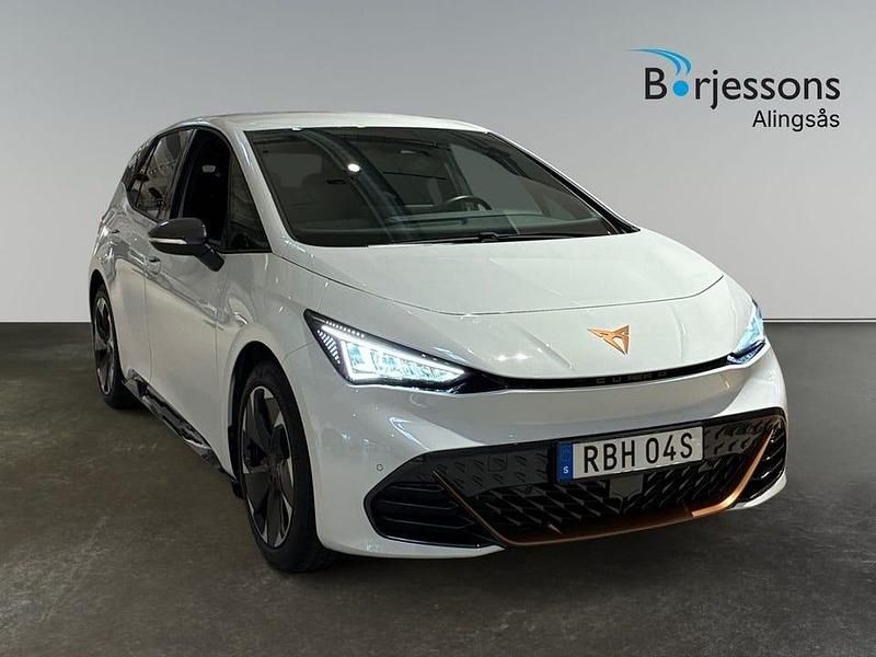 Vit Begagnad 2025 Cupra Born e-Boost Halvkombi | 328 900 kr - Bild 1/4