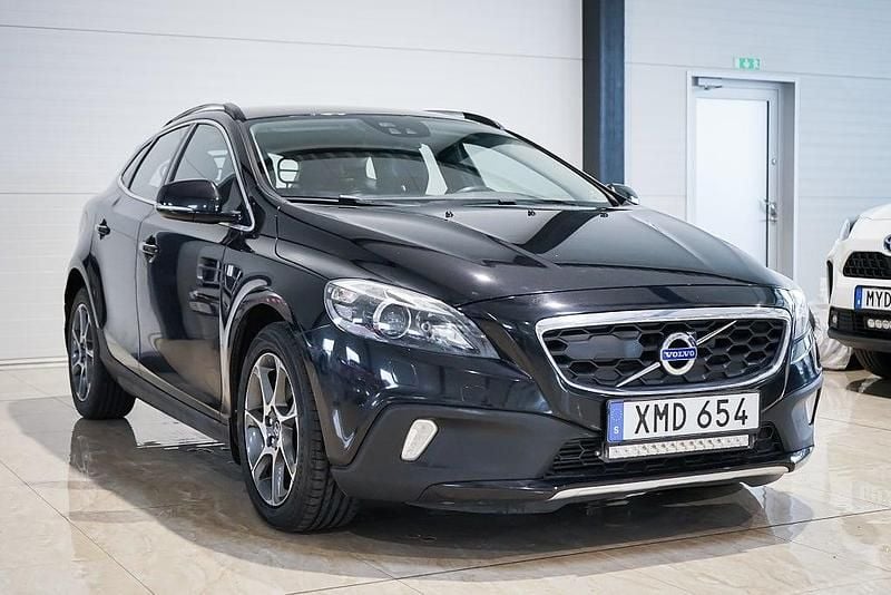 Begagnad Volvo V40 Ocean Race 150 HK (110 kW) 2015 Svart Halvkombi