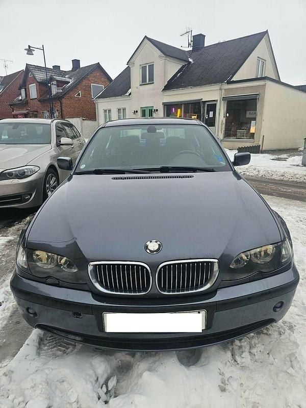 Begagnad BMW 320 170 HK (125 kW) 2003 Mörkgrå Sedan