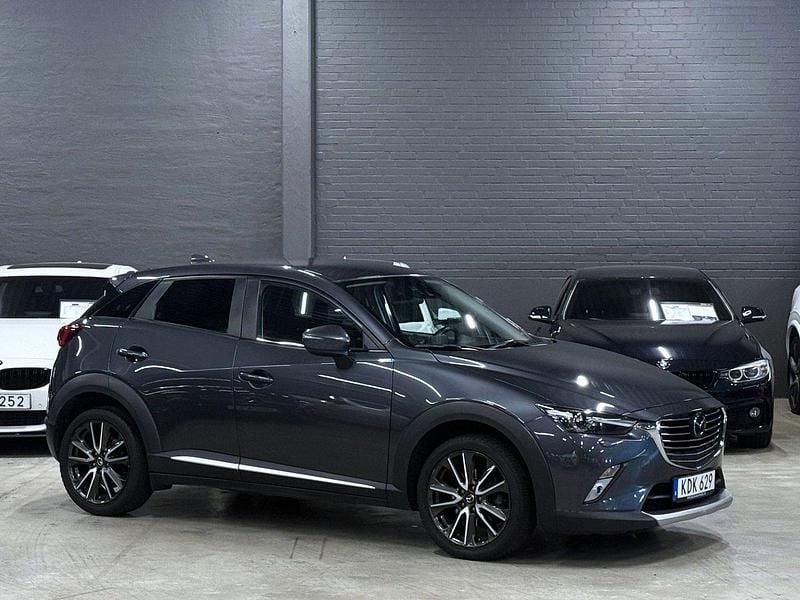 Grå (grå metallic) Begagnad 2015 Mazda CX-3 SUV | 129 900 kr (Marknadspris) - Bild 1/4