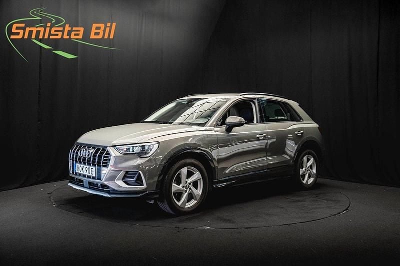 Grå Begagnad 2019 Audi Q3 Advanced SUV | 348 800 kr (Dyr) - Bild 1/3