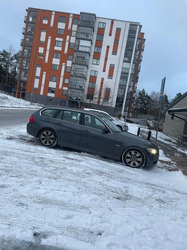 Begagnad 2007 BMW 325 Kombi | 70 000 kr (Bra pris) - Bild 1/4