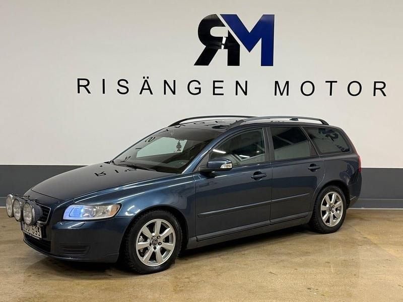 Blå Begagnad 2007 Volvo V50 Kinetic Kombi | 39 900 kr (Marknadspris) - Bild 1/4