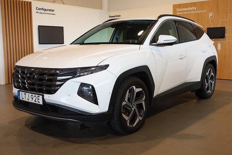 Vit Begagnad 2021 Hyundai Tucson Advanced SUV | 259 900 kr (Marknadspris) - Bild 1/3
