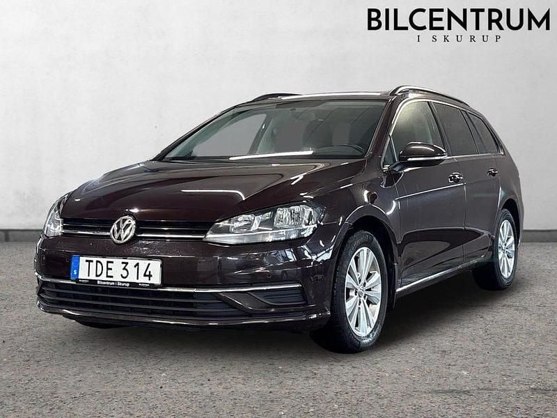 Svart metallic Begagnad 2018 VW Golf VII Kombi | 129 900 kr (Marknadspris) - Bild 1/4