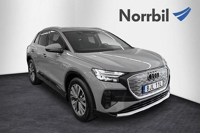 Grå Begagnad 2023 Audi Q4 e-tron Proline SUV | 459 900 kr (Dyr) - Bild 1/4