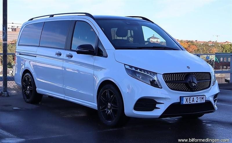 Vit samma som bilen Begagnad 2024 Mercedes V300 AMG Minibuss | 829 900 kr (Marknadspris) - Bild 1/4