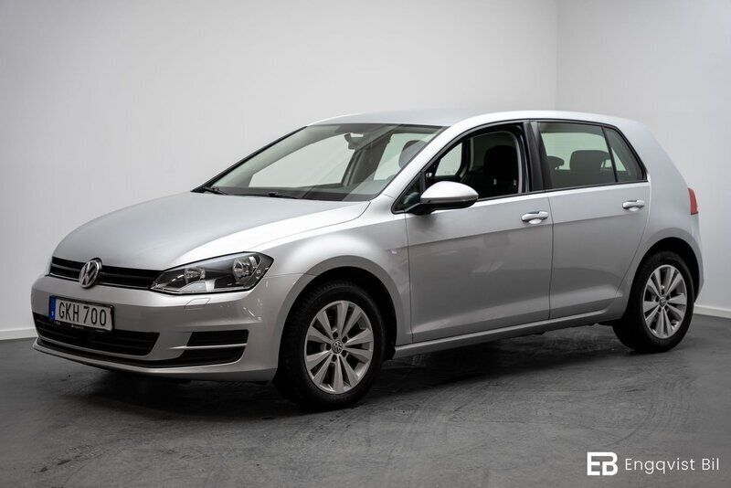Silver Begagnad 2015 VW Golf VII Style Halvkombi | 128 900 kr (Marknadspris) - Bild 1/4