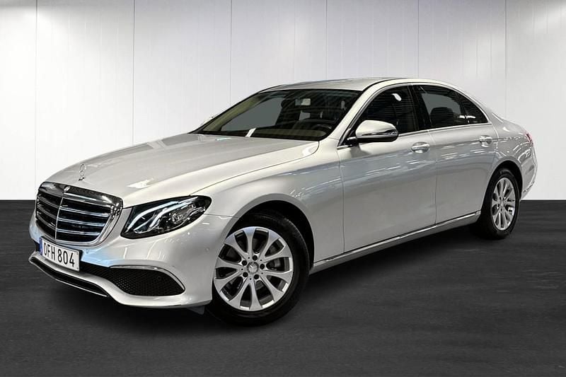 Silver Begagnad 2016 Mercedes E220 Sedan | 299 000 kr (Marknadspris) - Bild 1/4