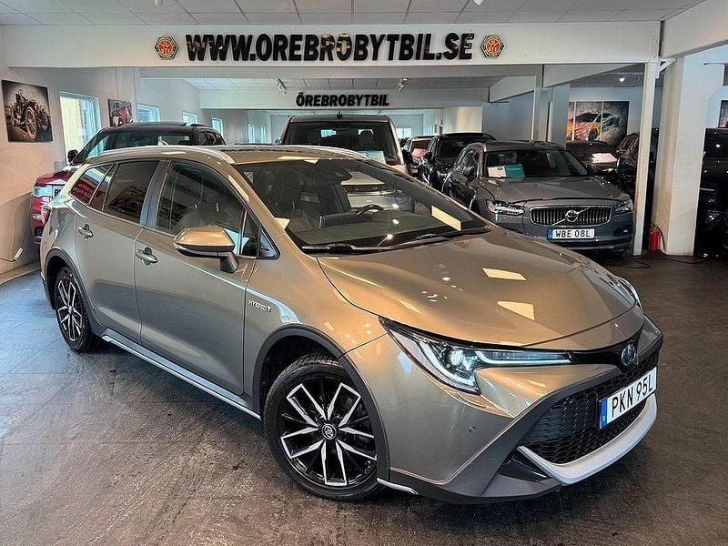 Grön Begagnad 2020 Toyota Corolla Kombi | 234 900 kr (Dyr) - Bild 1/4