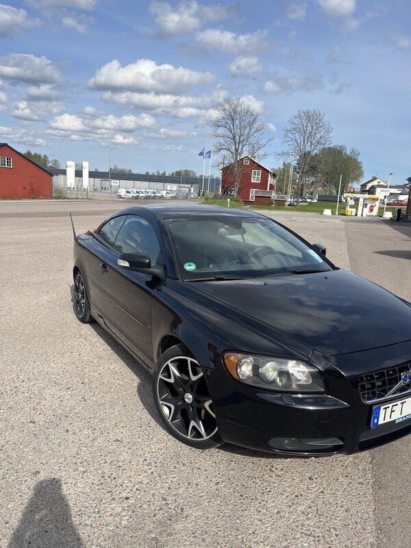 Svart Begagnad 2008 Volvo C70 Summum Cab | 85 000 kr (Bra pris) - Bild 1/2