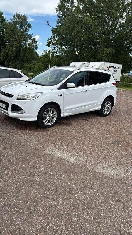 Vit Begagnad 2014 Ford Kuga Titanium SUV | 92 000 kr (Marknadspris) - Bild 1/4
