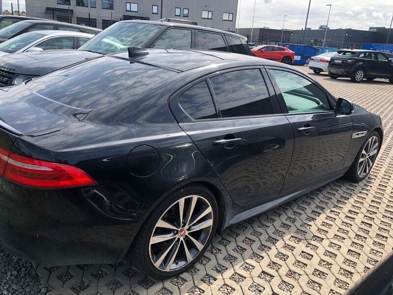 Begagnad Jaguar XE R-Sport 200 HK (147 kW) 2018 Svart Sedan