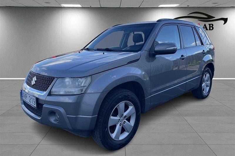 Grå Begagnad 2010 Suzuki Grand Vitara SUV | 59 800 kr (Marknadspris) - Bild 1/4