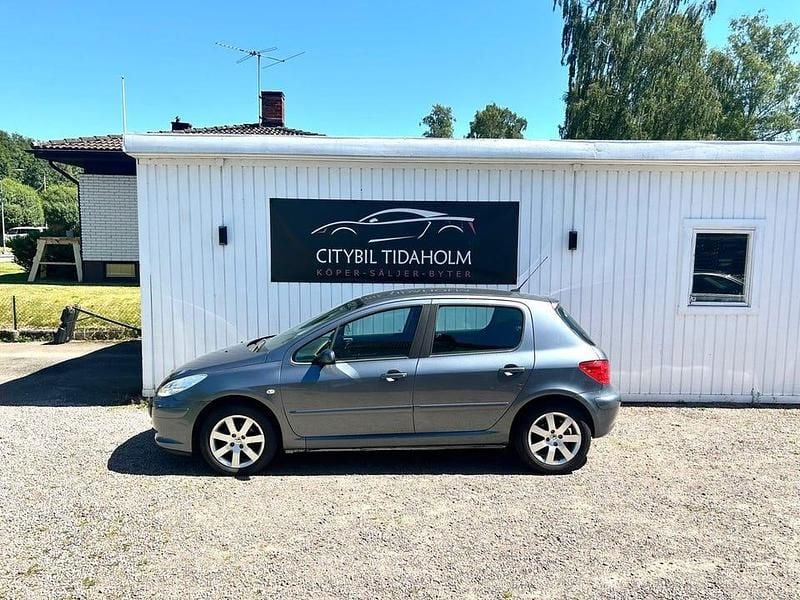 Mörkgrå Begagnad 2005 Peugeot 307 Halvkombi | 26 500 kr (Lite dyr) - Bild 1/4