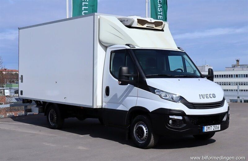 Vit svart Begagnad 2019 Iveco Daily Van | 204 900 kr - Bild 1/4