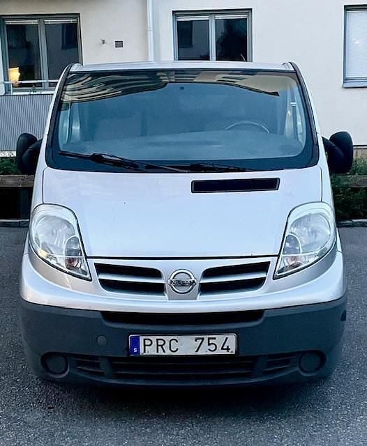 Silver Begagnad 2010 Nissan Primastar Minibuss | 22 000 kr (Superpris) - Bild 1/4