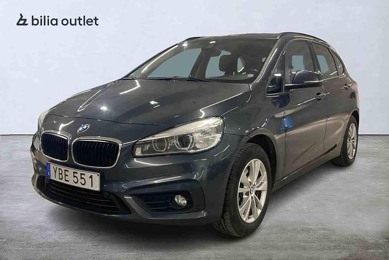 Grå Begagnad 2016 BMW 218 Active Tourer Minibuss | 154 900 kr - Bild 1/1
