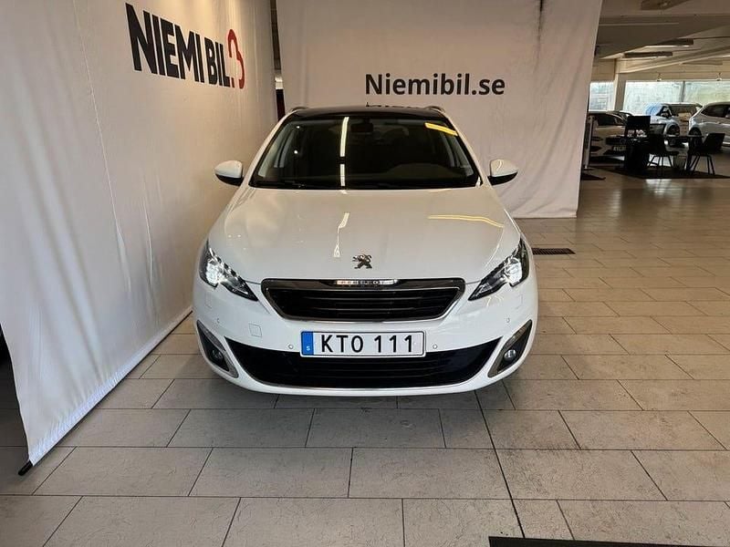 Begagnad Peugeot 308 SW Allure 131 HK (96 kW) 2015 Vit Kombi