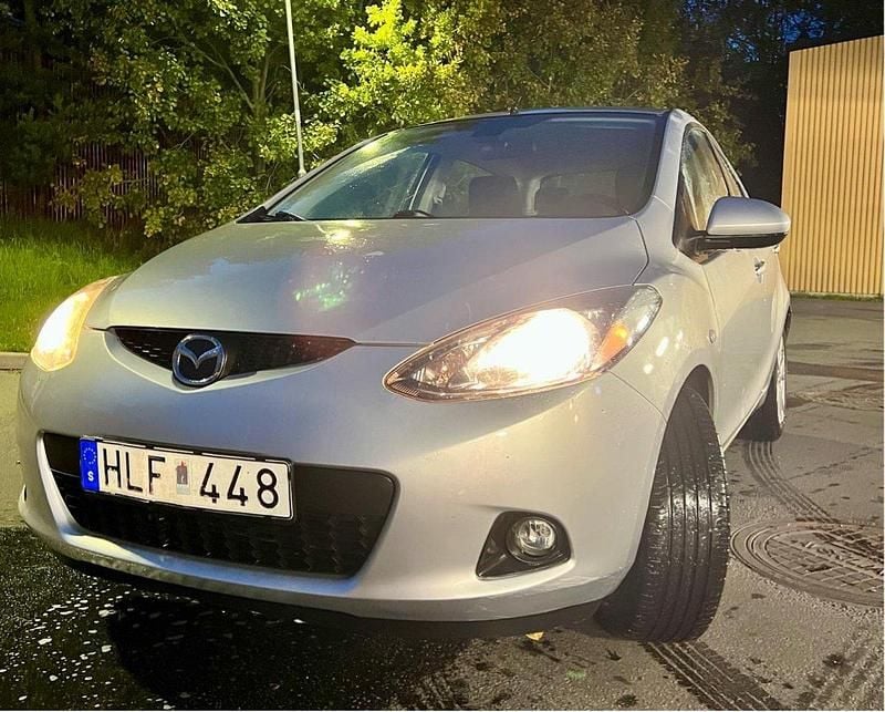 Grå Begagnad 2008 Mazda 2 Halvkombi | 26 000 kr (Bra pris) - Bild 1/4