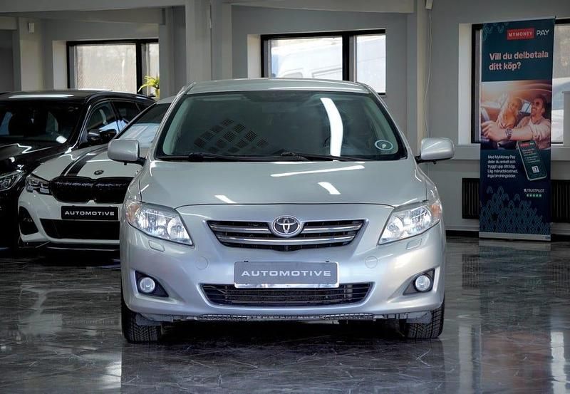 Begagnad Toyota Corolla 124 HK (91 kW) 2008 Silver Sedan
