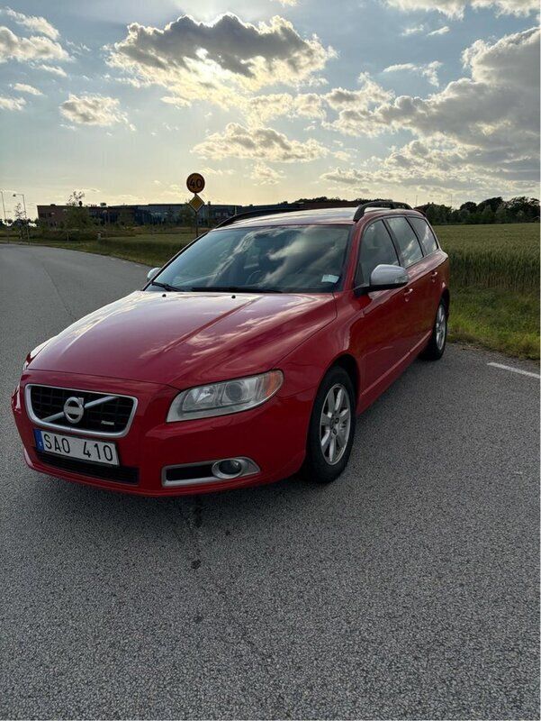 Röd Begagnad 2011 Volvo V70 R-Design Kombi | 60 000 kr (Superpris) - Bild 1/4