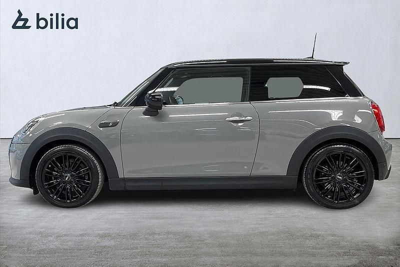 Begagnad Mini Cooper Essential 135 kW (184 HK) 2022 Moonwalk grey met Halvkombi