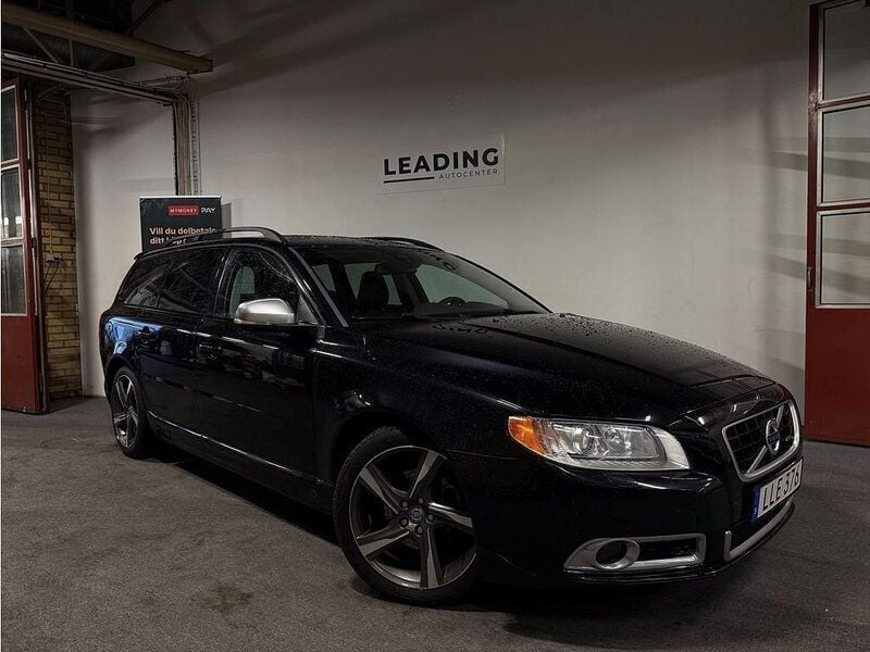 Svart Begagnad 2013 Volvo V70 R-Design Kombi | 99 900 kr (Marknadspris) - Bild 1/4
