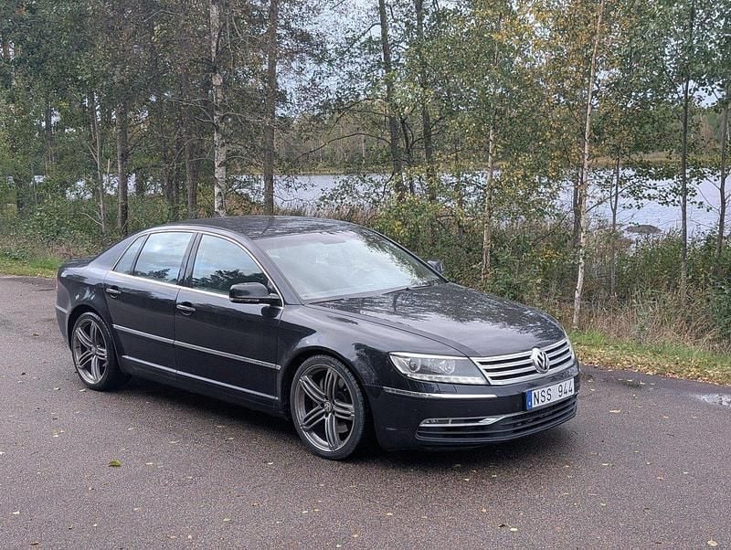 Svart Begagnad 2011 VW Phaeton Sedan | 99 000 kr - Bild 1/4