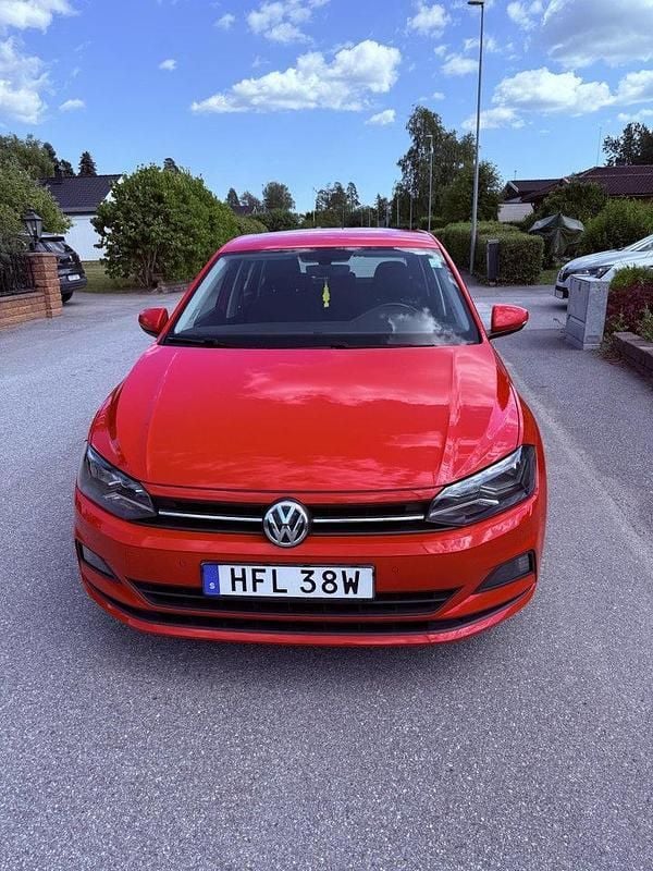 Röd Begagnad 2020 VW Polo Halvkombi | 125 000 kr (Marknadspris) - Bild 1/4