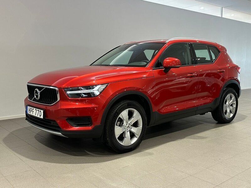 Röd Begagnad 2022 Volvo XC40 Momentum SUV | 309 500 kr (Marknadspris) - Bild 1/4