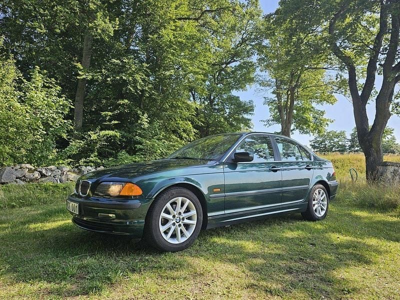 Grön Begagnad 2000 BMW 320 Sedan | 29 000 kr (Superpris) - Bild 1/4