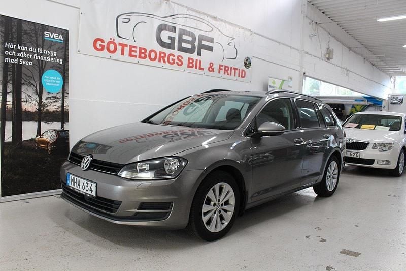 Grå Begagnad 2015 VW Golf VII Kombi | 104 900 kr (Marknadspris) - Bild 1/3