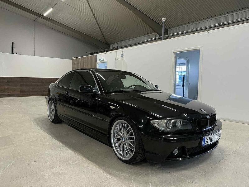 Svart Begagnad 2006 BMW 320 Sport Line Sportkupé | 69 500 kr (Marknadspris) - Bild 1/4